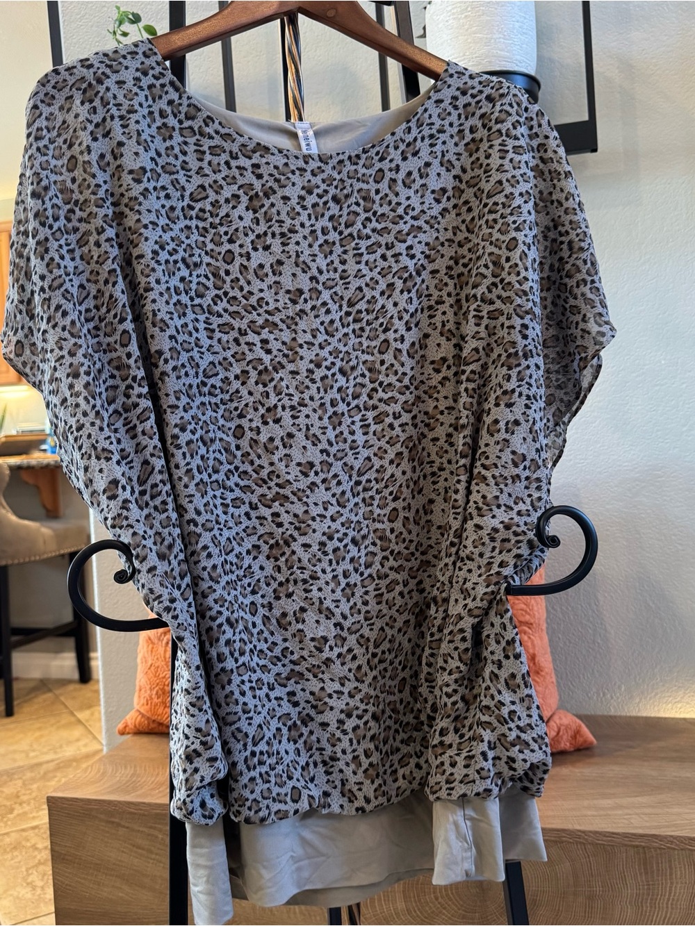 Women's Short Sleeve Leopard Print Blouse in Taupe